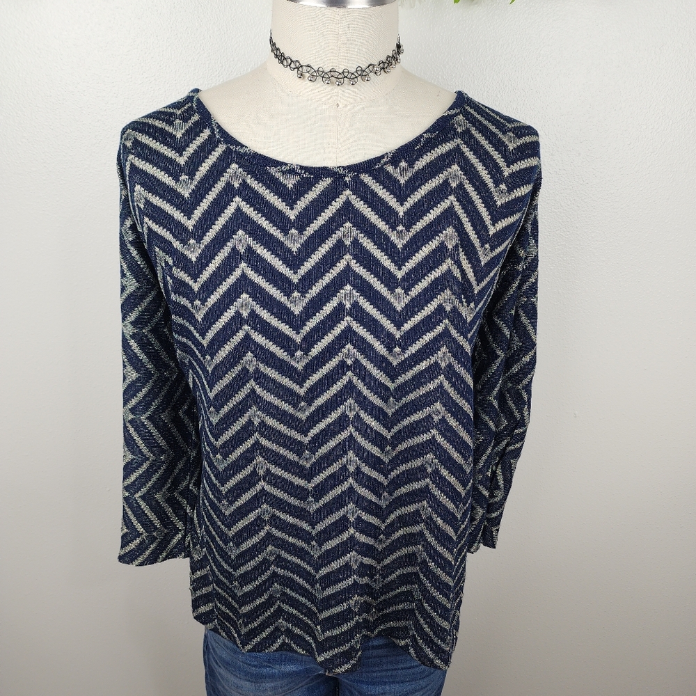 Maurices Chevron Navy and Gold Top Sz. 26 28 4